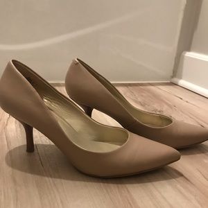 Nude heels 9.5 👍🏼